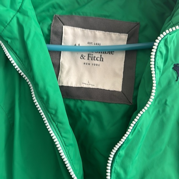 Abercrombie & Fitch green rain jacket - Picture 2 of 4